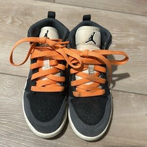 Boys Nike Sneakers. Very good condition only worn twice.